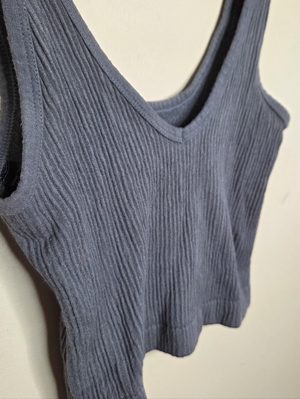 Out From Under Urban Outfitters Gray Ribbed Cropped Tank Top Size Medium - Picture 2 of 5